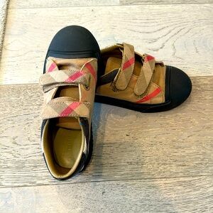 Burberry sneakers kids size 2 (EU 34)